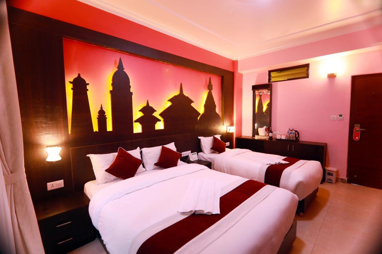 Hotel Task International Pokhara Buitenkant foto