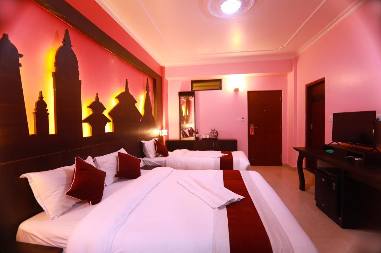 Hotel Task International Pokhara Buitenkant foto