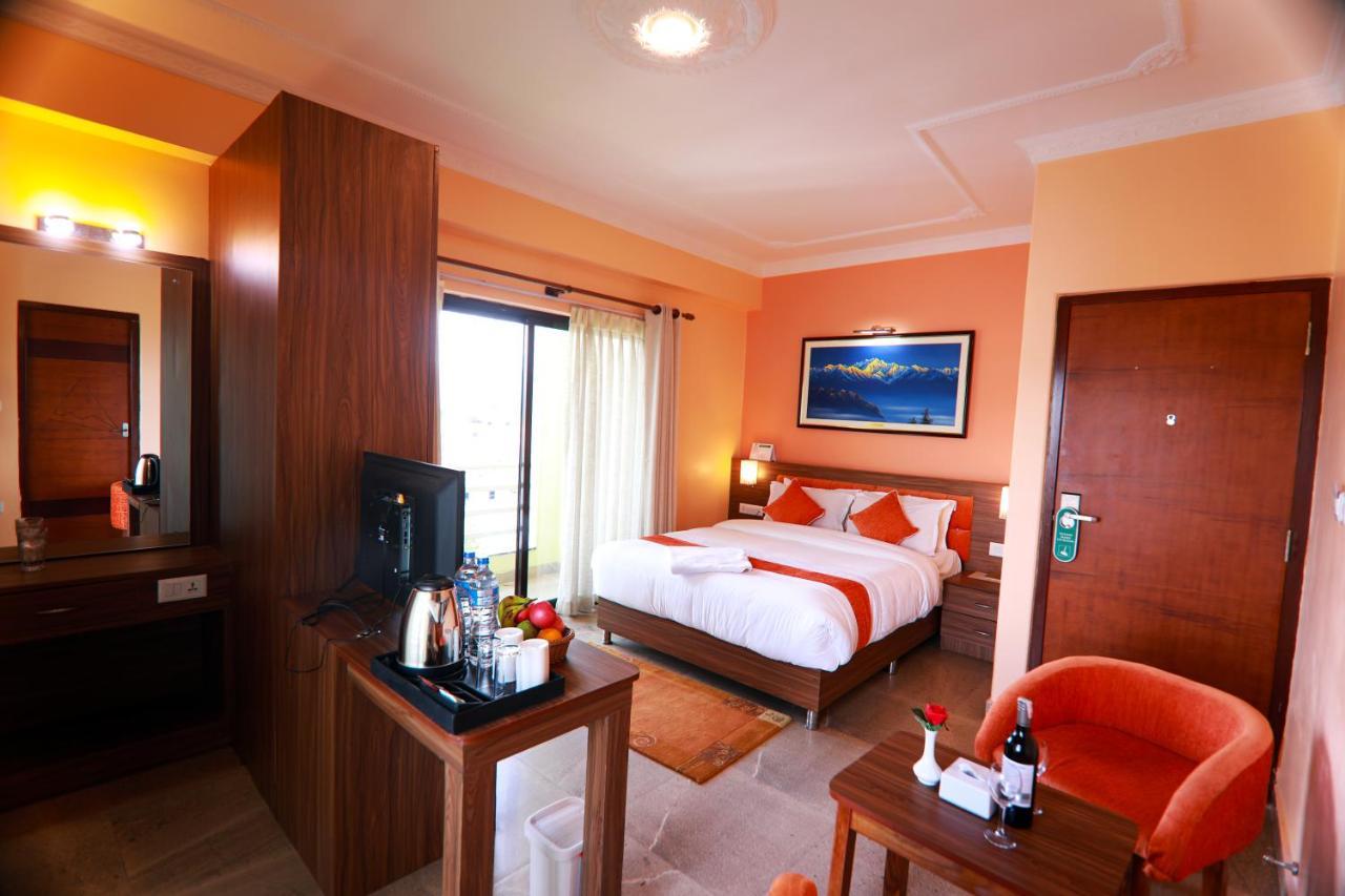 Hotel Task International Pokhara Buitenkant foto