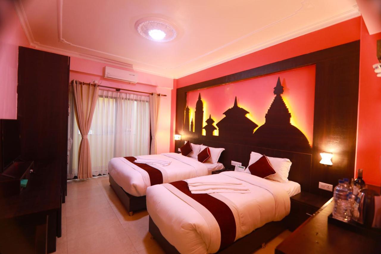 Hotel Task International Pokhara Buitenkant foto