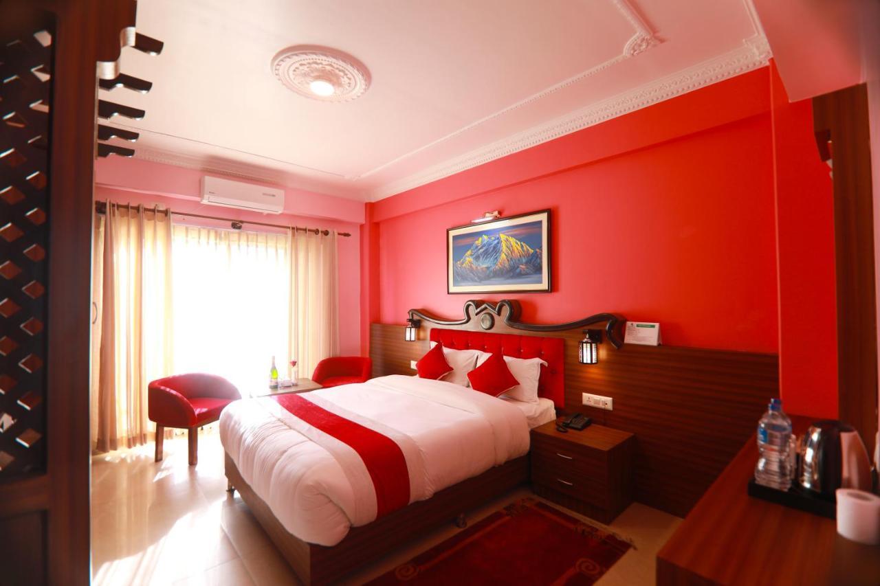 Hotel Task International Pokhara Buitenkant foto