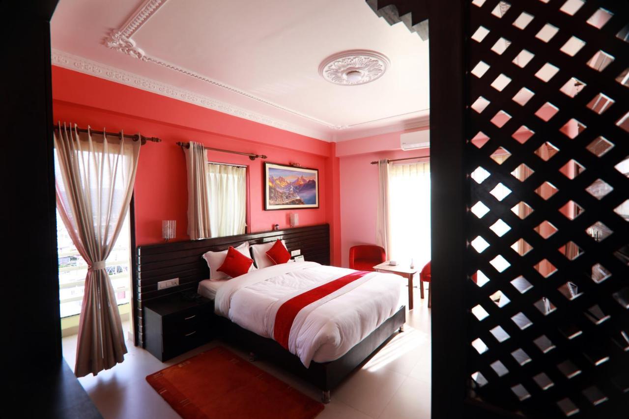 Hotel Task International Pokhara Buitenkant foto