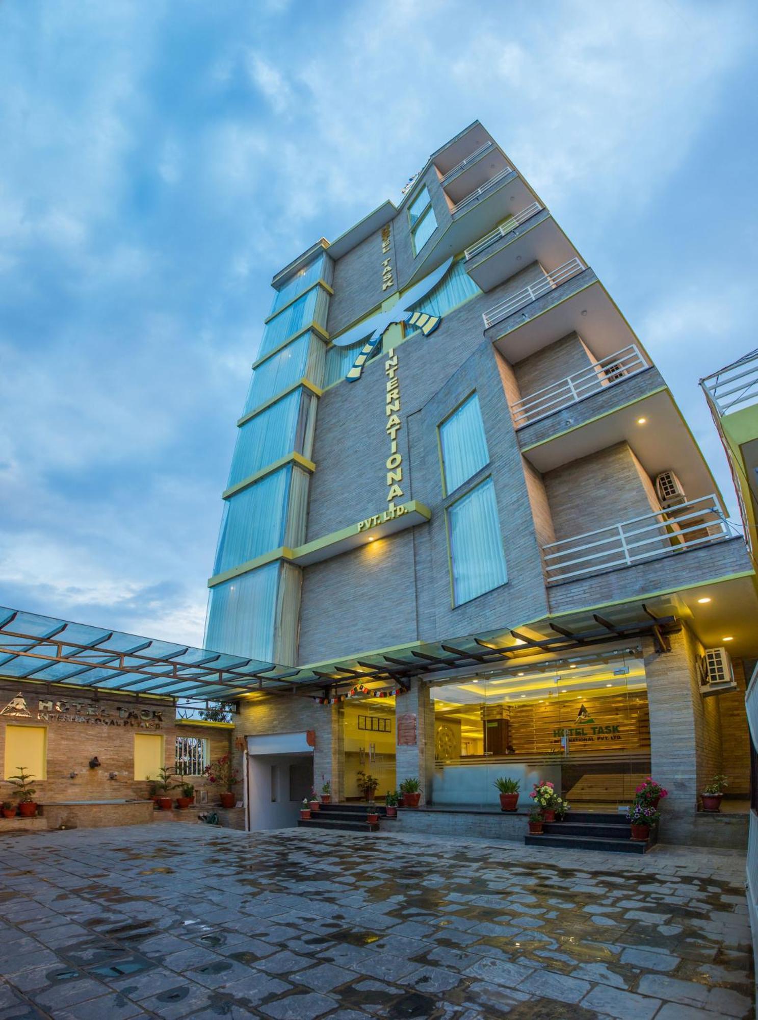 Hotel Task International Pokhara Buitenkant foto