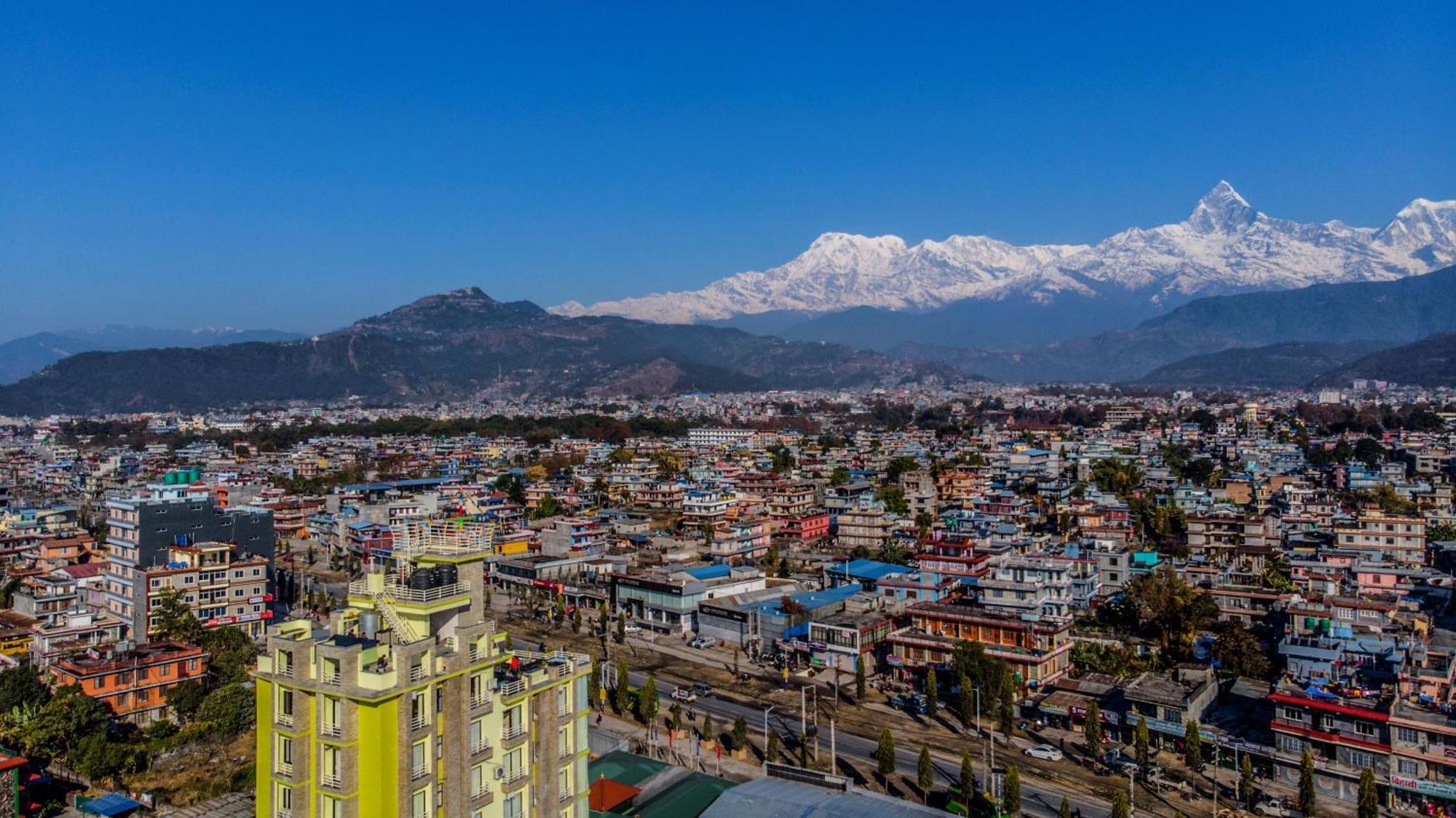 Hotel Task International Pokhara Buitenkant foto