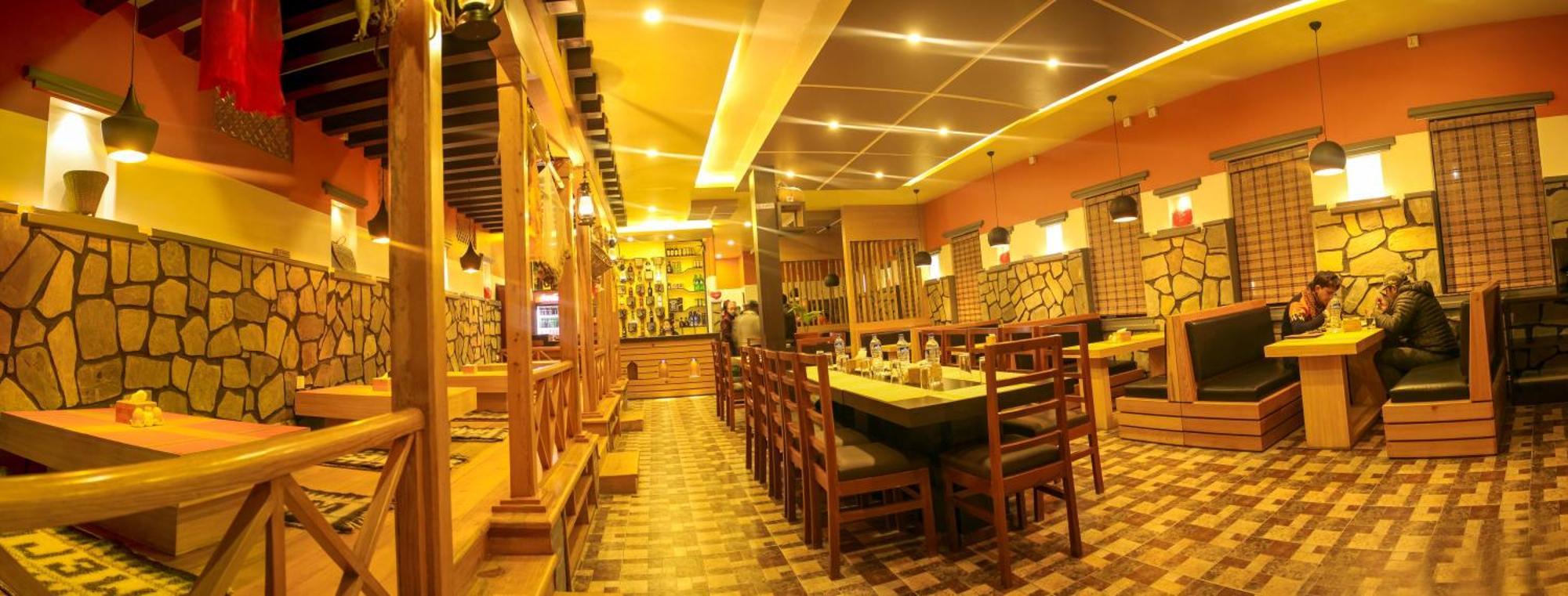 Hotel Task International Pokhara Buitenkant foto