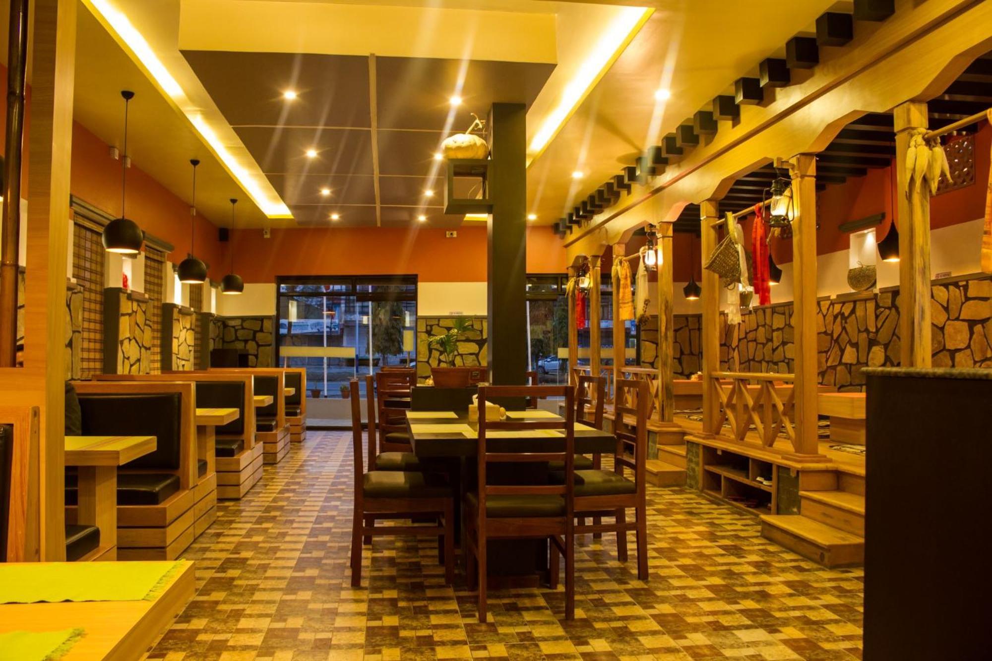 Hotel Task International Pokhara Buitenkant foto
