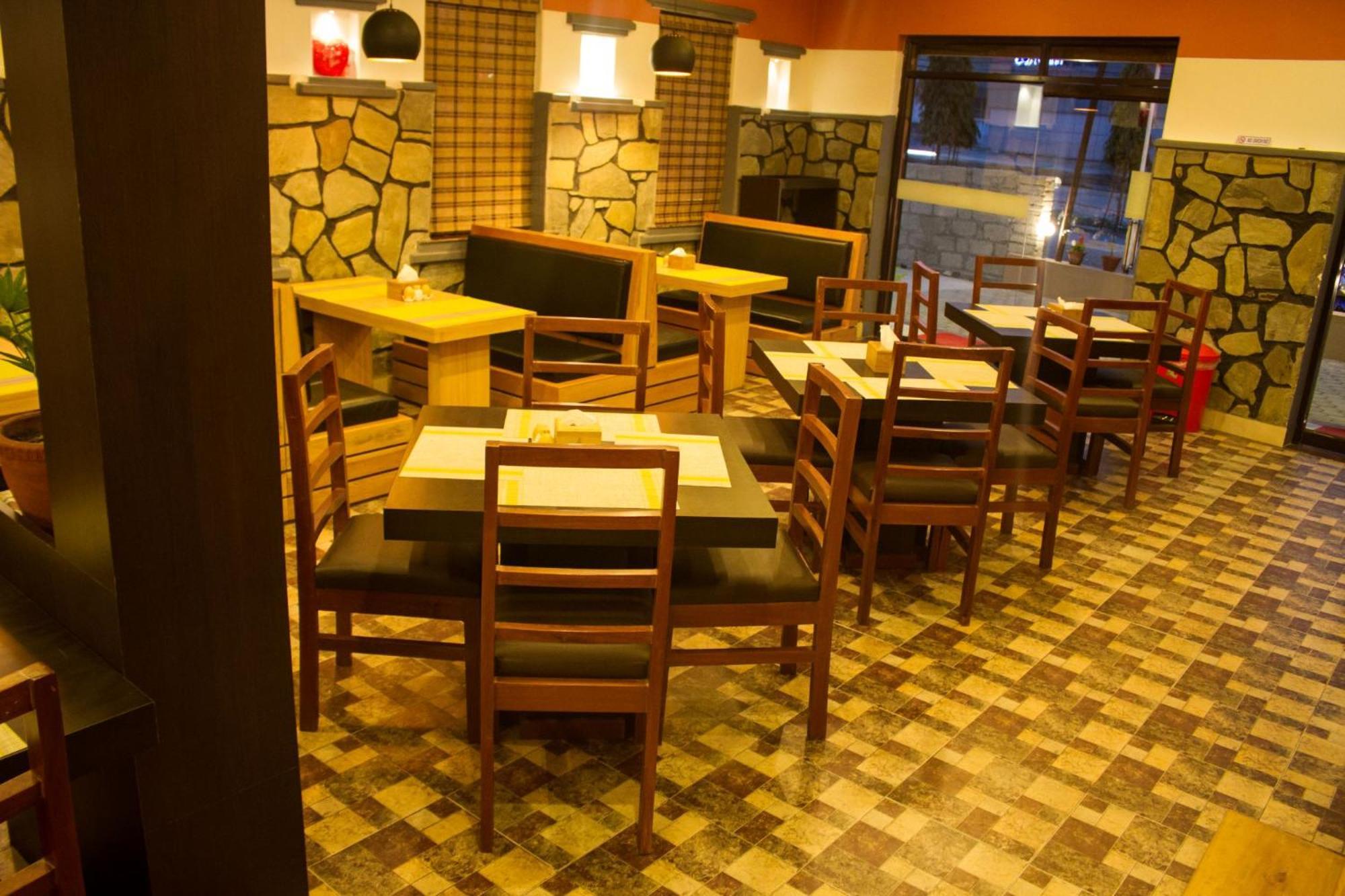 Hotel Task International Pokhara Buitenkant foto