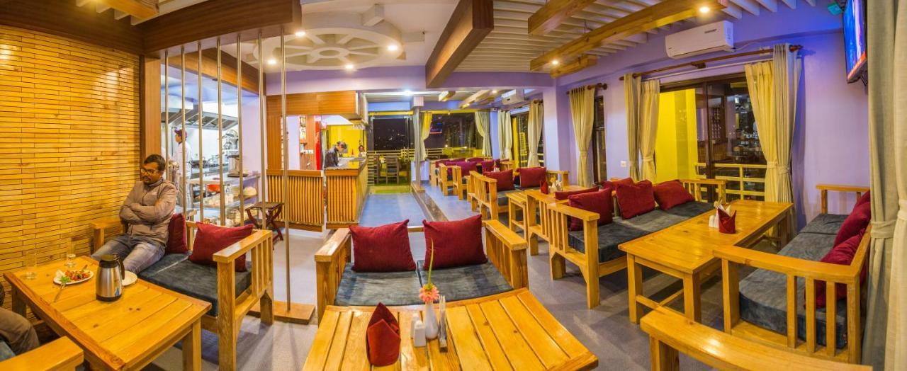 Hotel Task International Pokhara Buitenkant foto