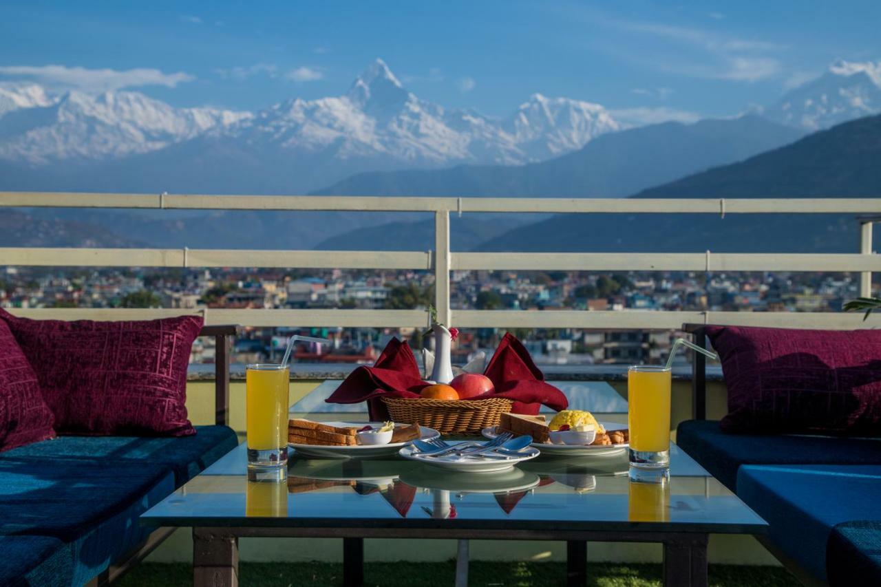 Hotel Task International Pokhara Buitenkant foto